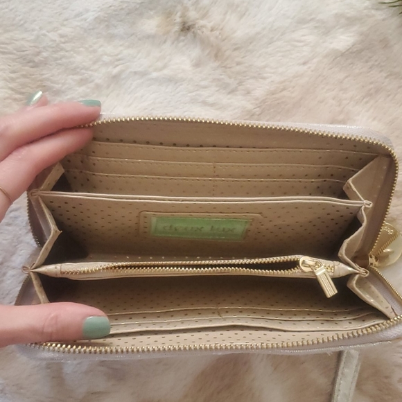 🤍Deux Lux shimmery glitter wristlet wallet - Picture 3 of 4